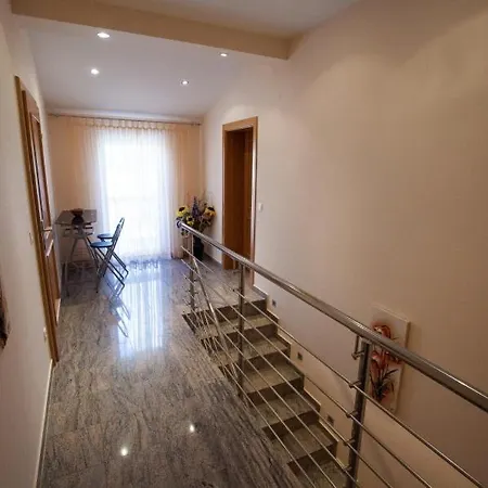 Lägenhet In With Sea View, Balcony, Air Conditioning, Wifi 3492-1 *