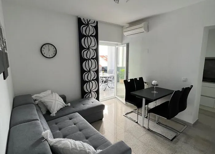 Apartment In With Sea View, Balcony, Air Conditioning, Wifi 3492-1